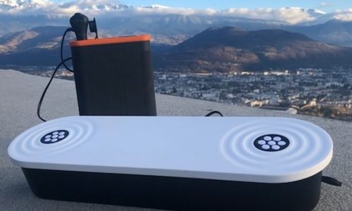 Borne-audio-Losonnante-devant-des-montages-dans-les-Alpes-930x620